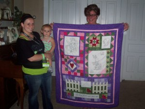 Evelyn with Mom,  Grandma & her quilt