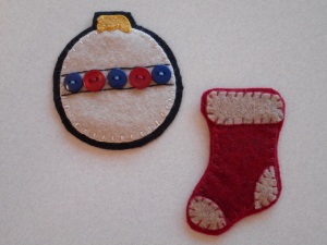 I finished all my felt ornaments for the Advent Calendars.
